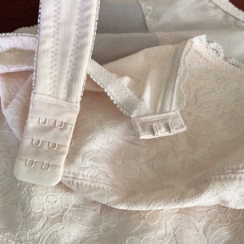 BRA Comfort Choice 52 B  “For the GIRLS”    FRONT CLOSE BRA NWOT